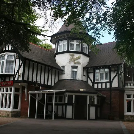 Pines Hotel Luton Airport-2